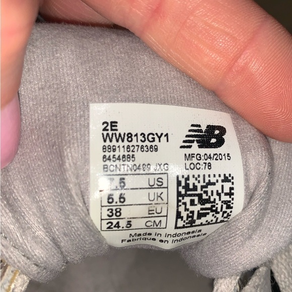 New Balance Women’s 813 Off-White Light Gray Walking Shoe 7.5 - Picture 2 of 10